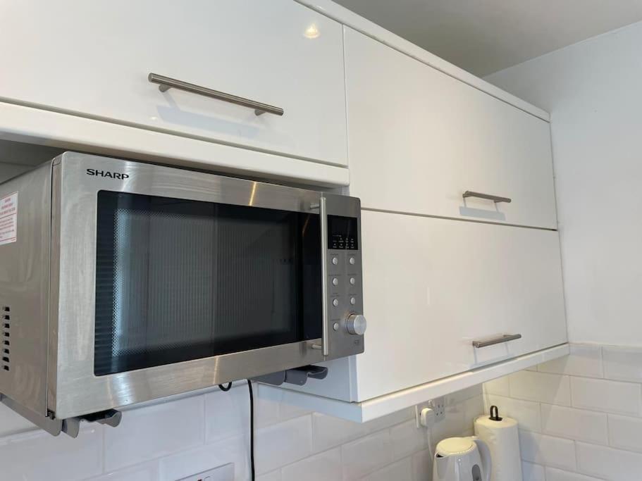 Entire Ground Floor Apartment In Watford واتفورد المظهر الخارجي الصورة