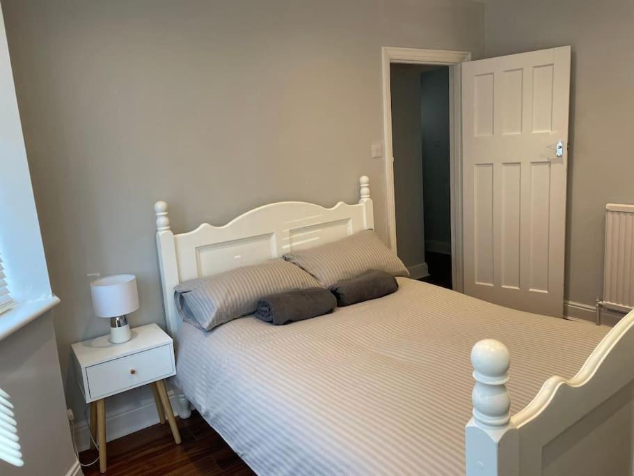 Entire Ground Floor Apartment In Watford واتفورد المظهر الخارجي الصورة